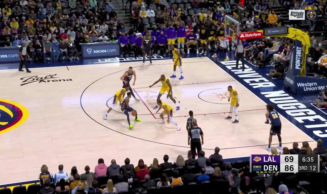 Aaron Gordon with a dunk vs the Los Angeles Lakers