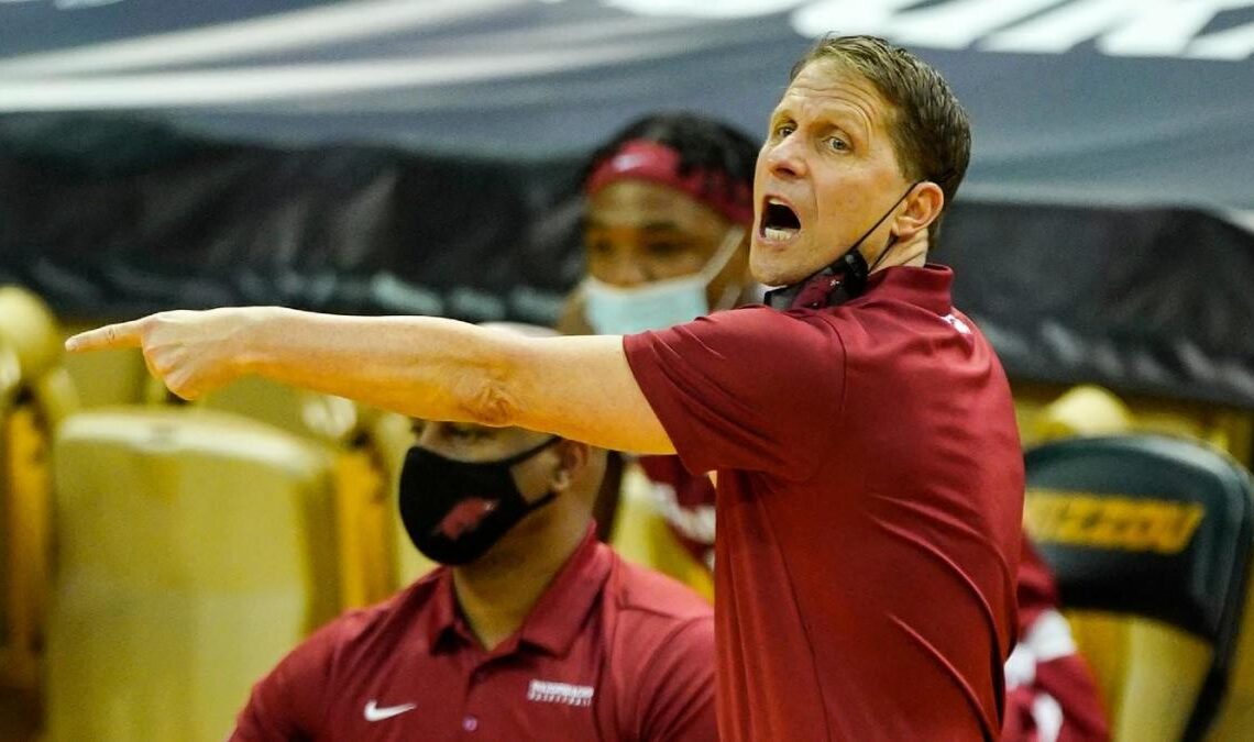 Arkansas coach Eric Musselman out two games for shoulder surgery; former NBA coach Keith Smart to lead team