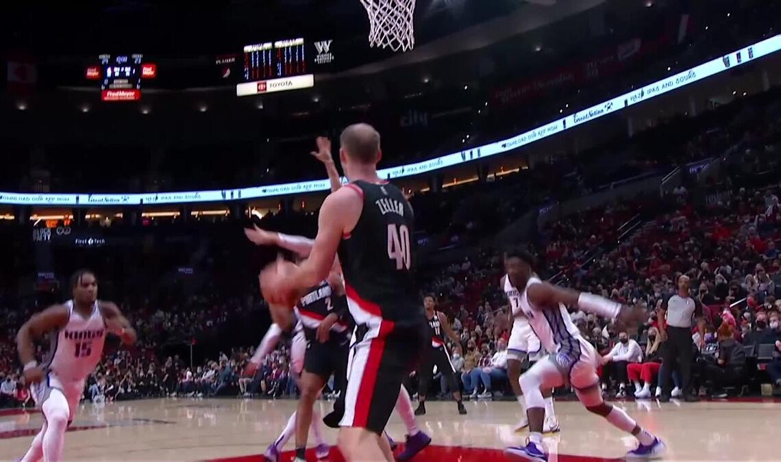 Cody Zeller with a dunk vs the Sacramento Kings