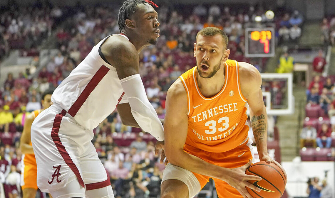 College basketball picks, schedule: Predictions for Tennessee vs. Texas and other Big 12/SEC Challenge games