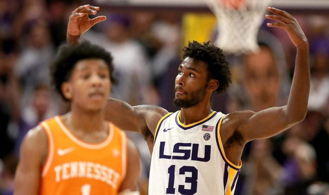 College basketball rankings: LSU, Wisconsin make big jumps; Kansas still in top 10 in updated Coaches Poll