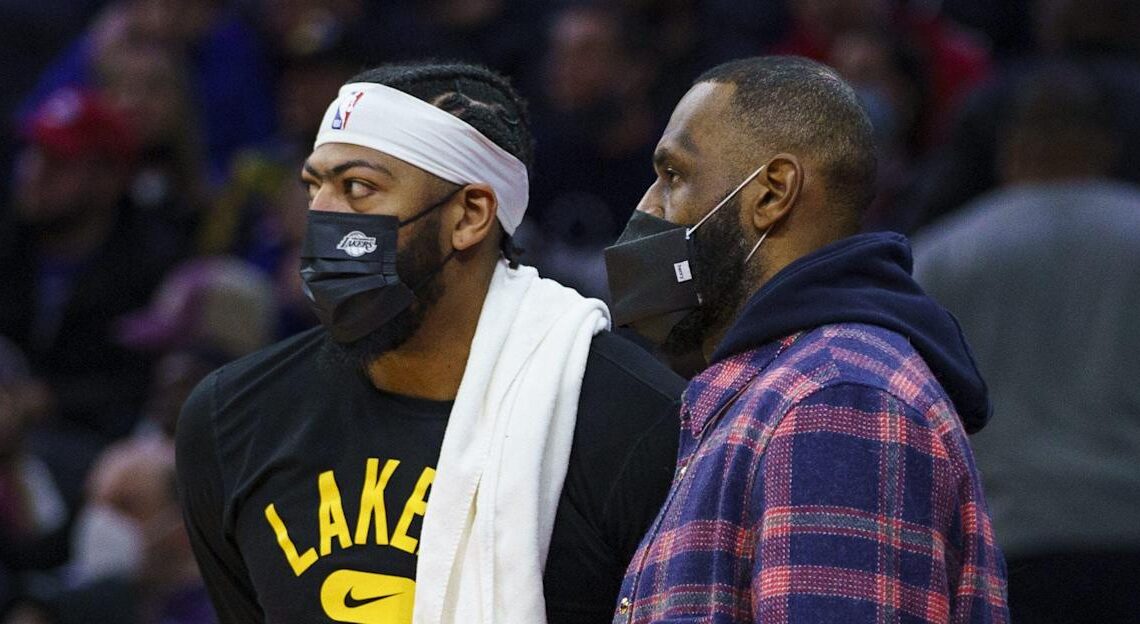 LeBron James (knee), Anthony Davis (wrist) both out vs. Hornets