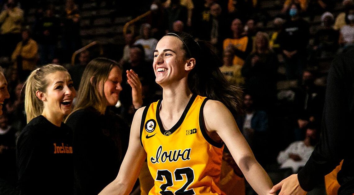 NCAAW: Iowa Hawkeyes star Caitlin Clark surrounded by right people