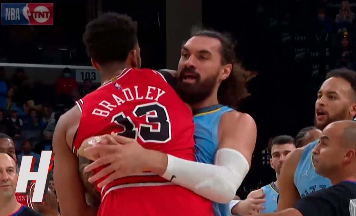 Steven Adams uses his strength to put Bradley away from Morant 😅