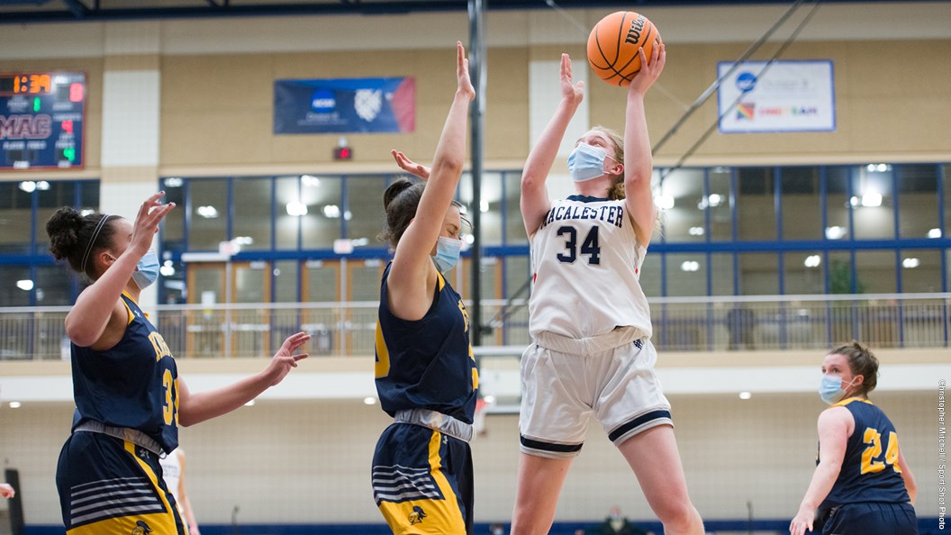 Women’s Basketball: Scots Fall Due to Late Surge by the Knights