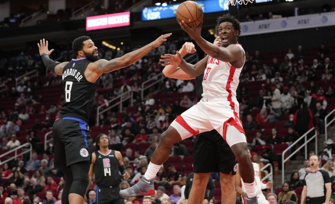 Jackson scores 26 points, Clippers outlast Rockets 99-98