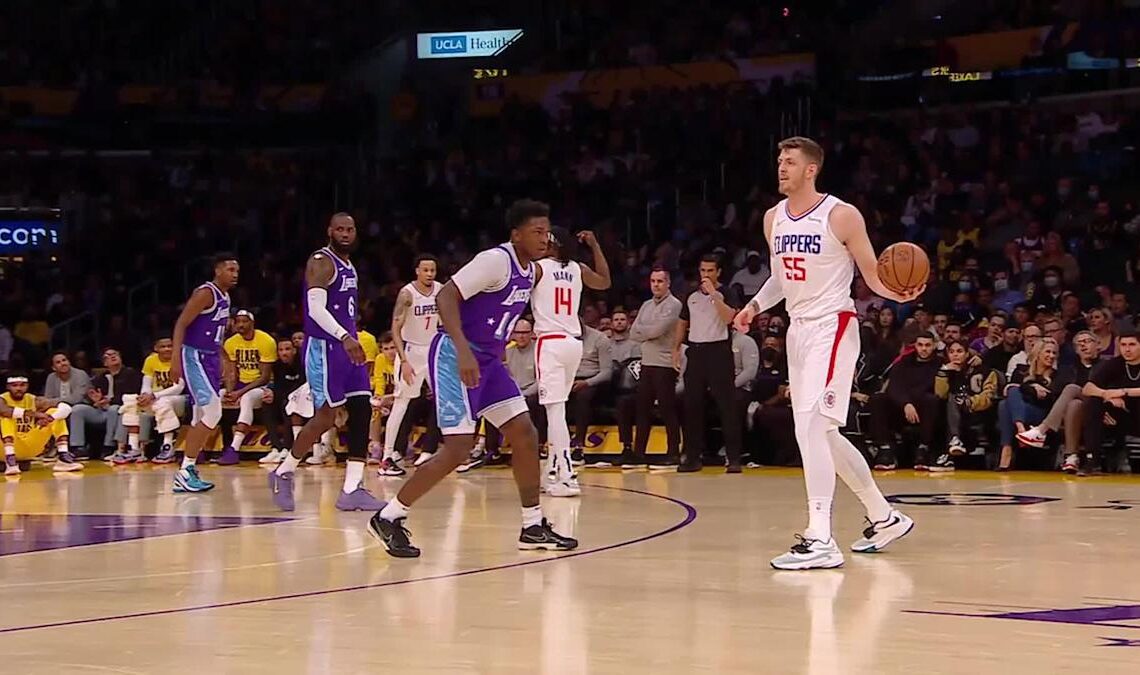 Luke Kennard with a deep 3 vs the Los Angeles Lakers
