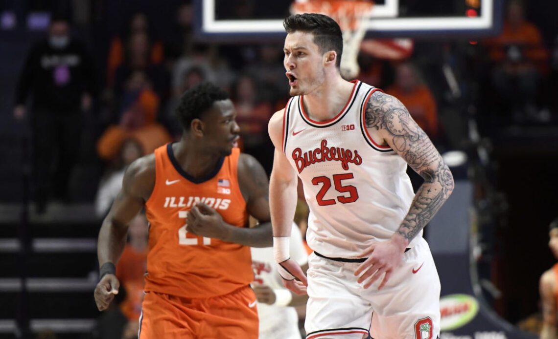 Ohio State hangs tough, down by one at halftime to Illinois
