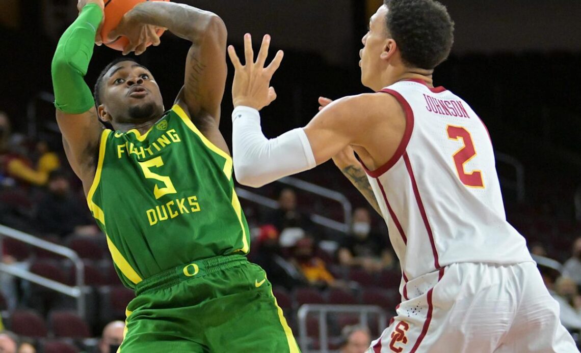 Oregon’s game-winner rims out vs. USC, Ducks lose 70-69