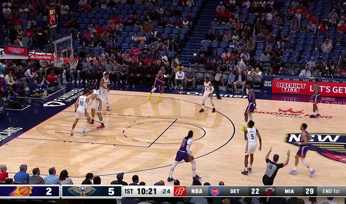 Devin Booker with a deep 3 vs the New Orleans Pelicans