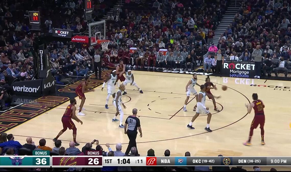 Evan Mobley with a dunk vs the Charlotte Hornets