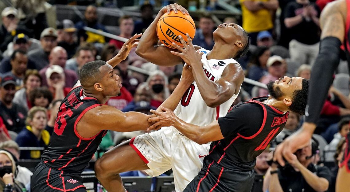 Houston’s elite defense carries Cougars to brink of second straight Final Four