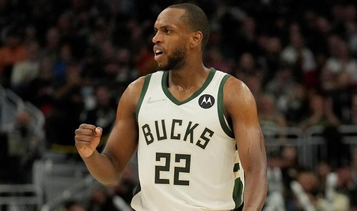 Khris Middleton reminds everyone of his importance to Bucks with season-high 44 points in win over Suns