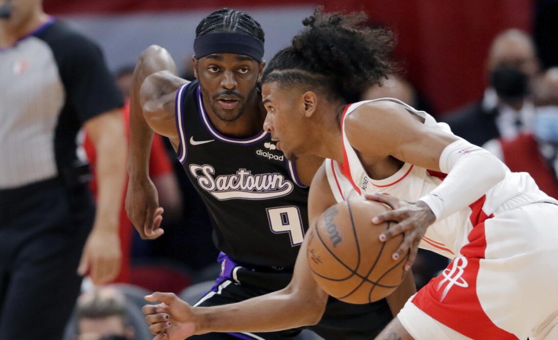 Kings used balanced scoring attack to beat Rockets 121-118