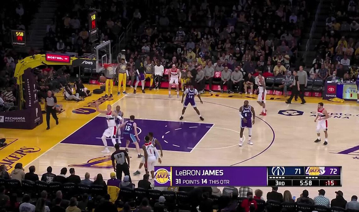 LeBron James with a dunk vs the Washington Wizards