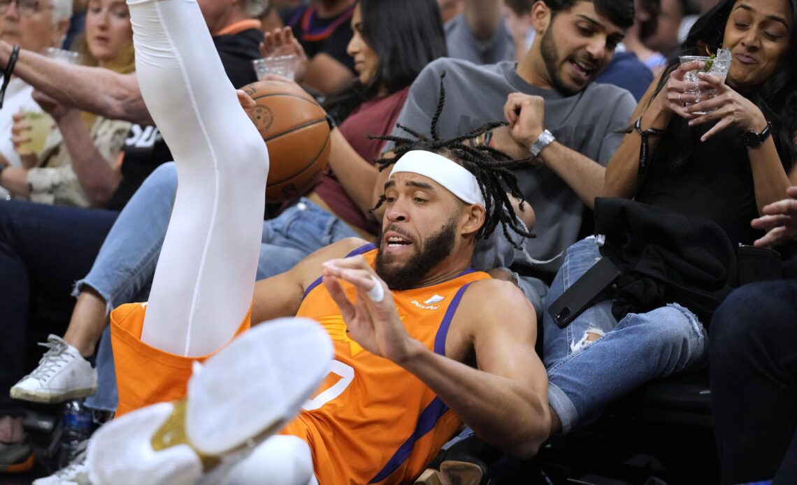 Suns rout Bulls, move closer to wrapping up top spot in NBA