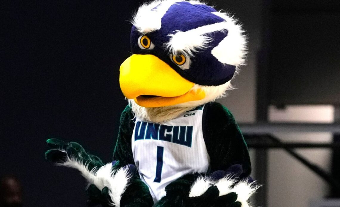 UNC Wilmington outlasts Middle Tennessee in double overtime to win CBI men's basketball tourney