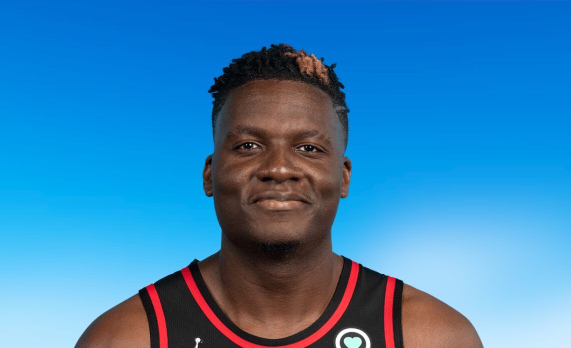 Clint Capela suffers ugly knee injury