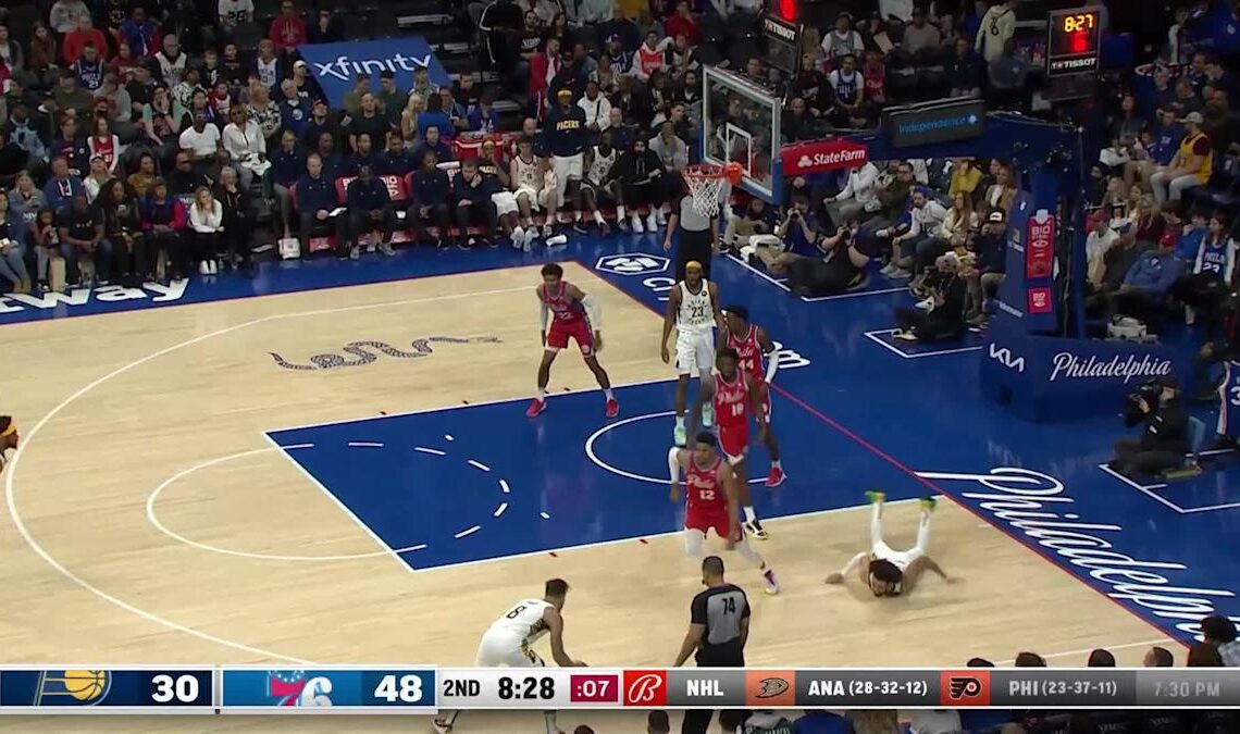Gabe York with an and one vs the Philadelphia 76ers