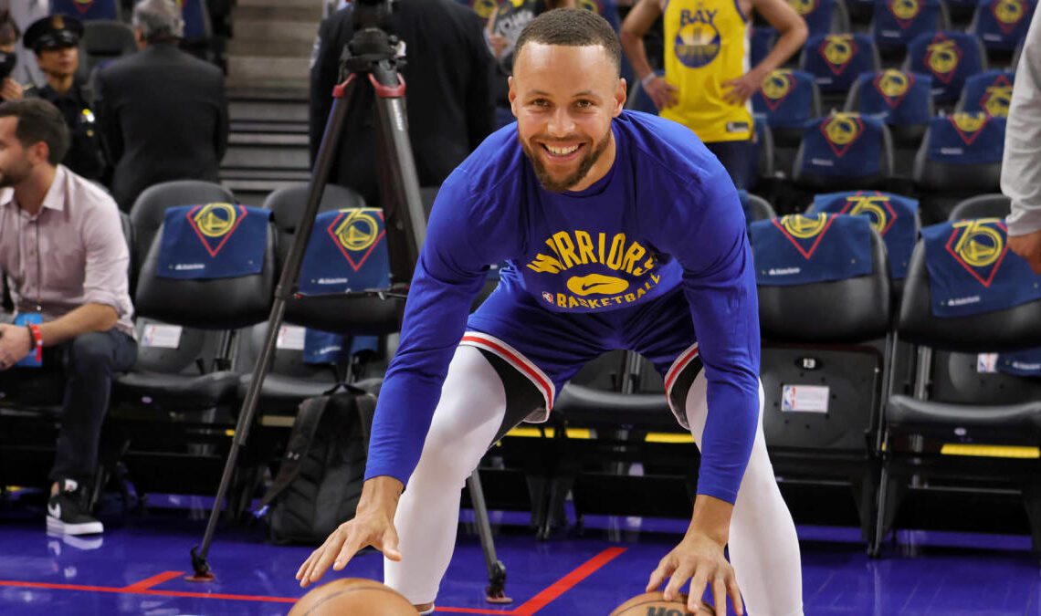 Steph Curry fully participates in Warriors' first playoff practice