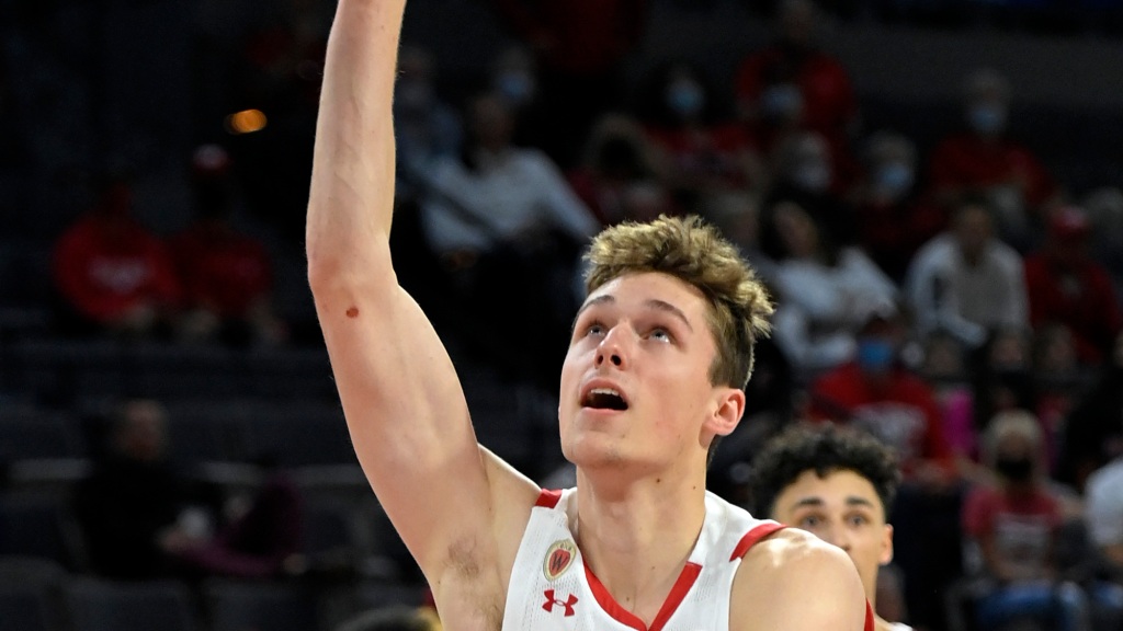 Wisconsin basketball transfer Ben Carlson is headed to the Pac-12