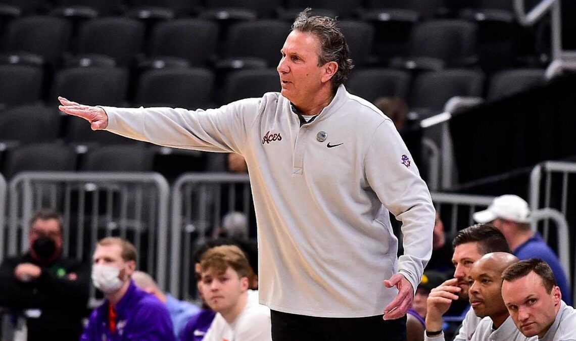 College basketball coaching changes 2022 tracker, carousel: Evansville fires Todd Lickliter after two seasons