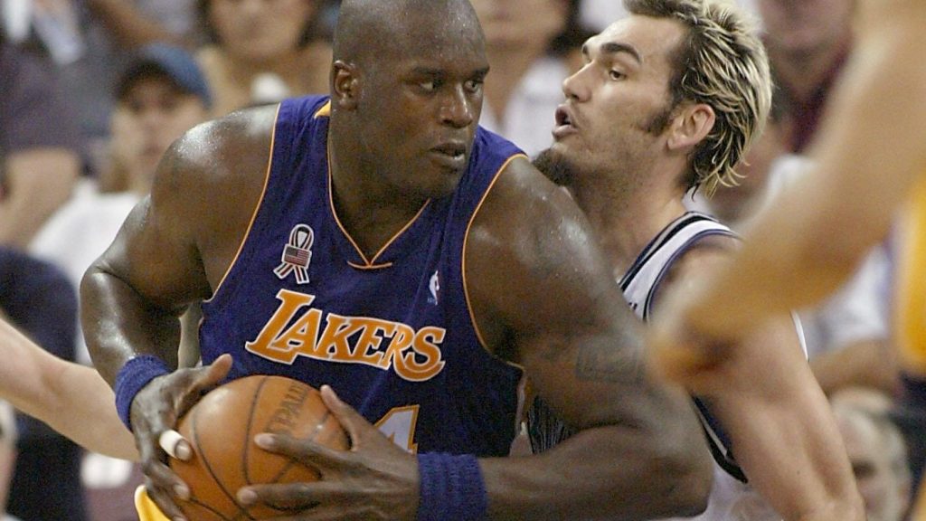 Lakers blast Kings to start 2002 West Finals