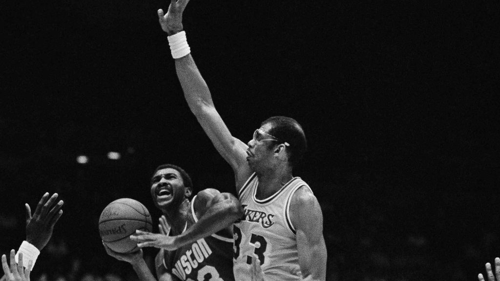 Magic and Kareem draw first blood versus Rockets