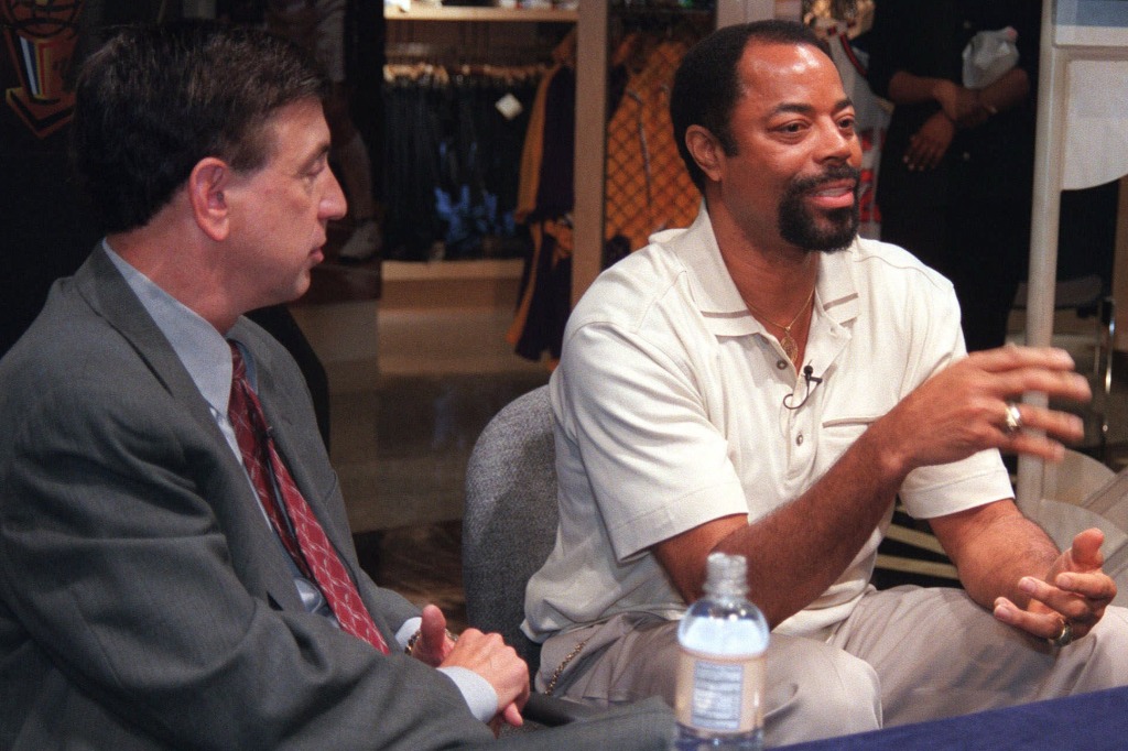 Marv Albert (left) and Walt Frazier in 1999.