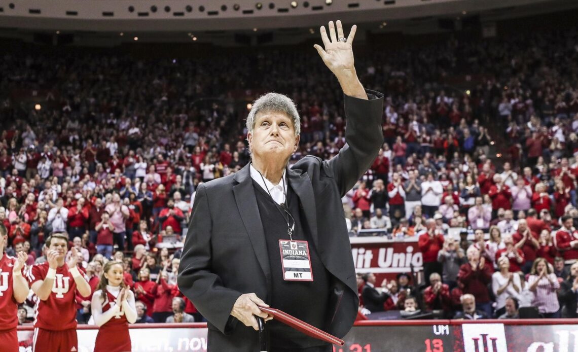 Smith to Celebrate 40th and Final Season in IU Radio Booth