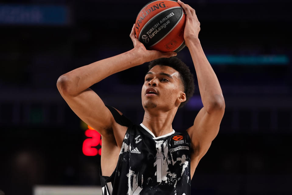 Victor Wembanyama of LDLC Asvel Villeurbanne in action during the Turkish Airlines EuroLeague match between Real Madrid and LDLC Asvel Villeurbanne at Wizink Center on March 17, 2022 in Madrid, Spain.