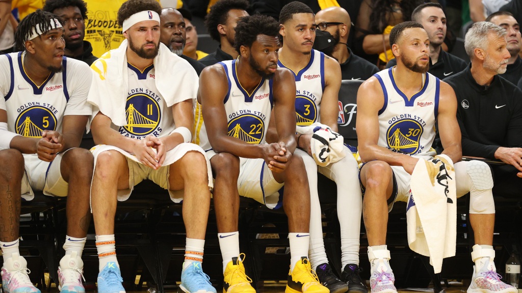 Steph Curry ‘ran out of gas,’ needs help from teammates