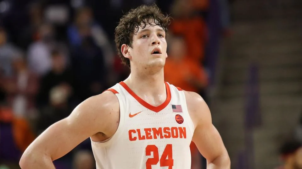 Clemson’s top scorer PJ Hall to have right knee surgery