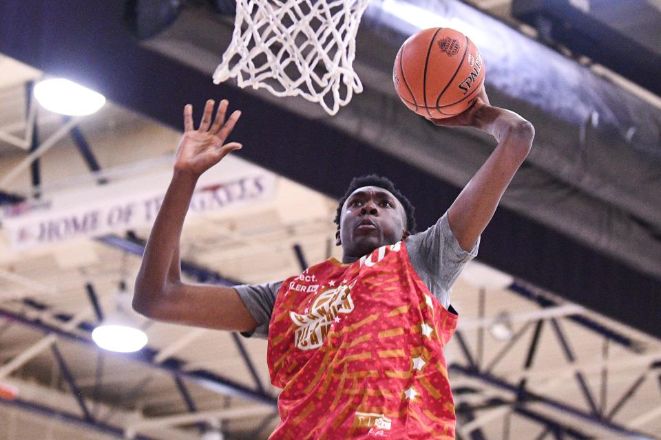LAS VEGAS, NV - JUNE 07: Xavier Booker dunks the ball during the Pangos All-American Camp on June 7, 2022 at the Bishop Gorman High School in Las Vegas, NV. (Photo by Brian Rothmuller/Icon Sportswire) (Icon Sportswire via AP Images)