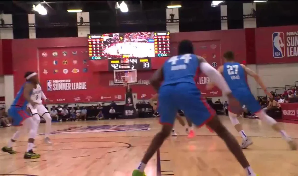 Tyrique Jones with a dunk vs the Oklahoma City Thunder