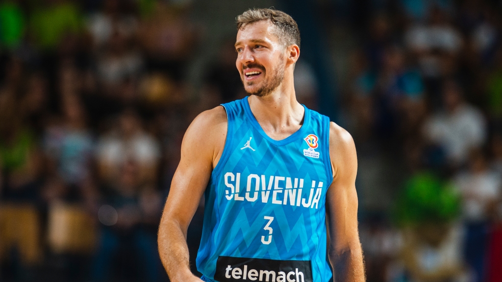 Goran Dragic scores 19 points in Slovenia’s 21-point win over Estonia