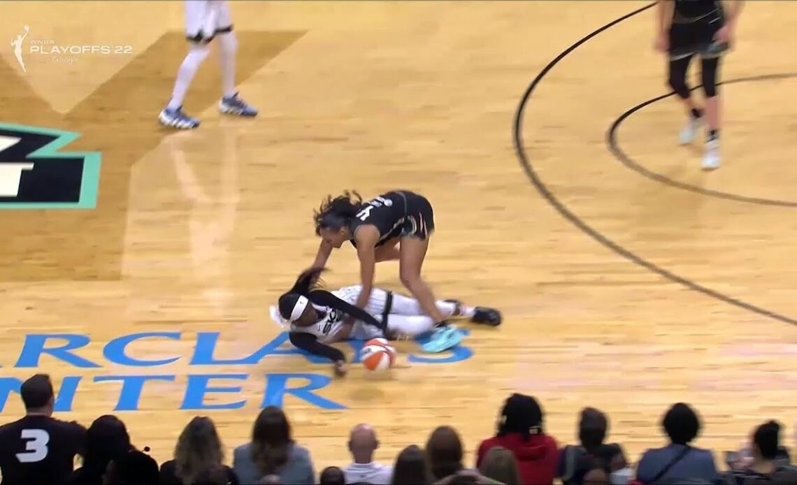 Laney Runs Over Kahleah Copper During Elimination Game | WNBA Playoffs, Chicago Sky vs NY Liberty