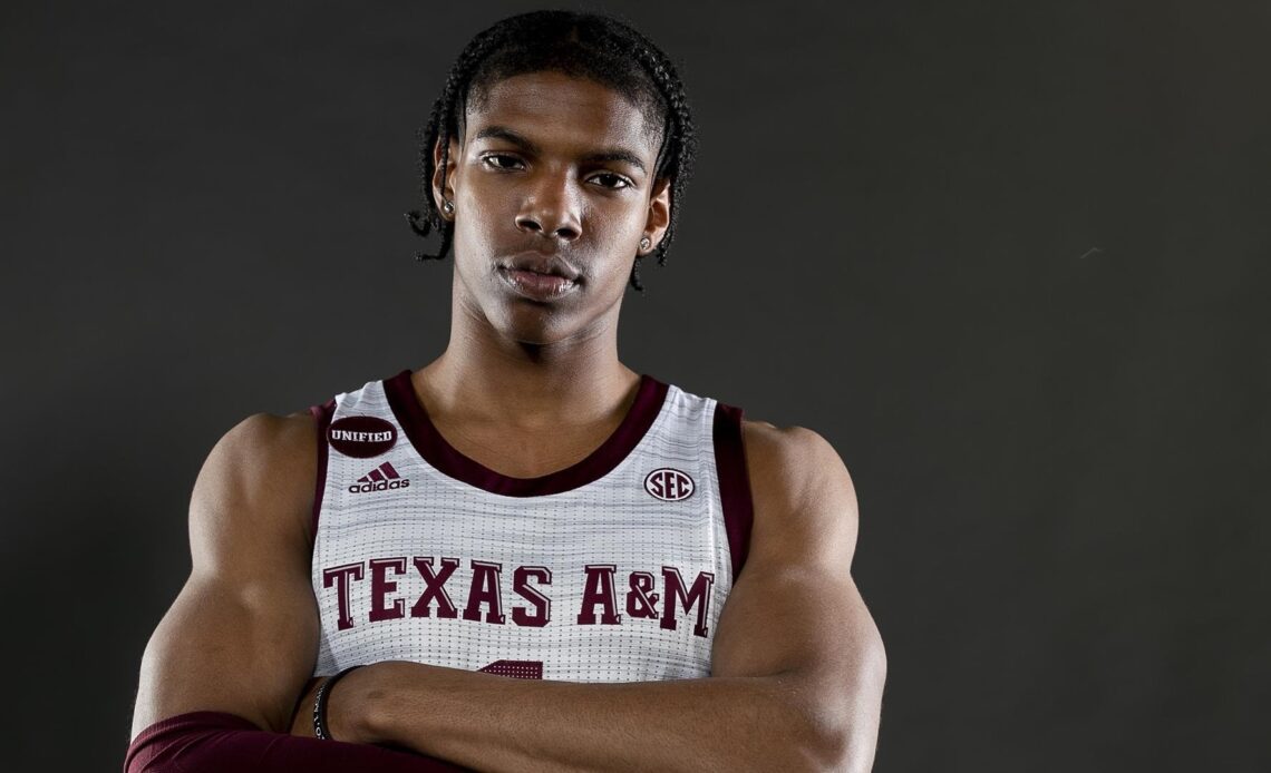 Aggies Land Khalen Robinson - Texas A&M Athletics