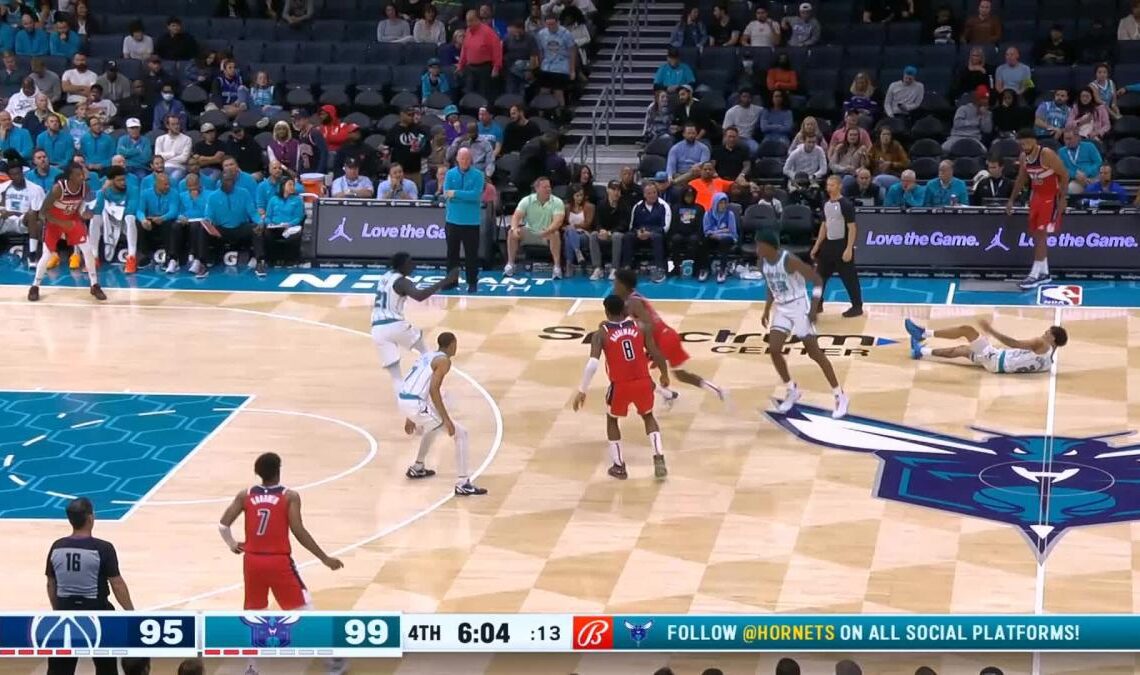 Quenton Jackson with an assist vs the Charlotte Hornets