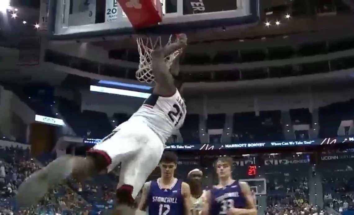 Adama Sanogo goes off for 19 points in Uconn's 85-54 victory over Stonehill