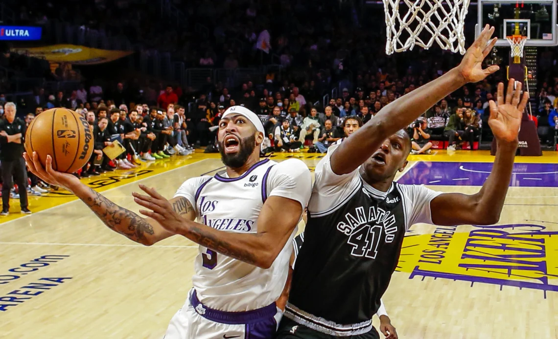 Anthony Davis leads Lakers past Spurs for 3rd straight win