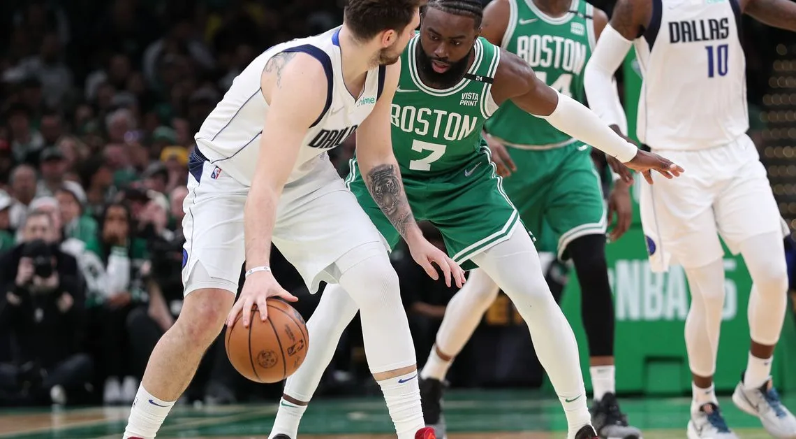 Dallas Mavericks (9-7) at Boston Celtics (13-4) Game #18 11/23/22
