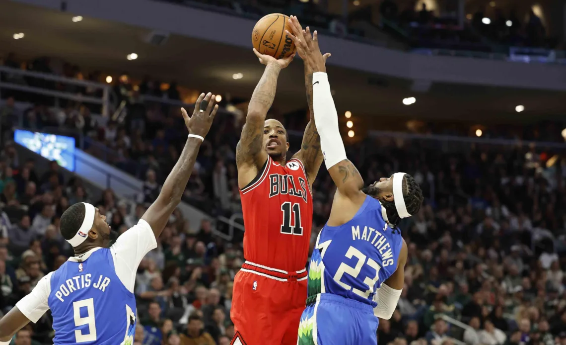 DeRozan scores 36, Bulls down Bucks 118-113