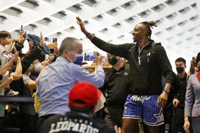 LOOK: Dwight Howard officially lands in Taiwan; receives superstar reception from local fans