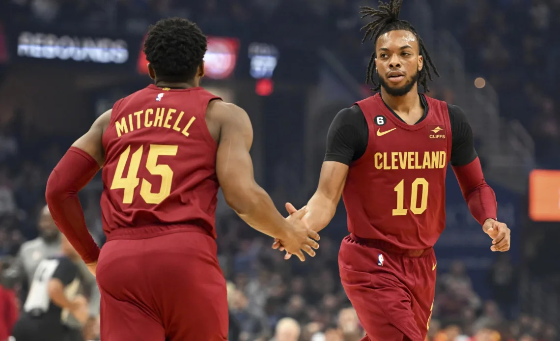 Mitchell, Garland combine for 55 in Cavs' win over Hawks
