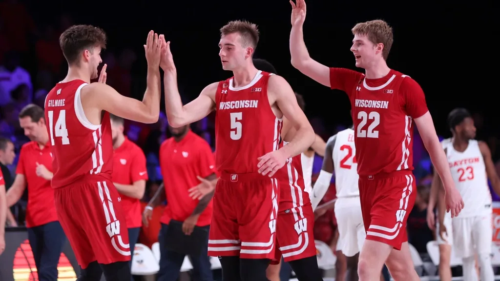 Wisconsin Twitter reacts to the Badgers’ dramatic 43-42 win over Dayton