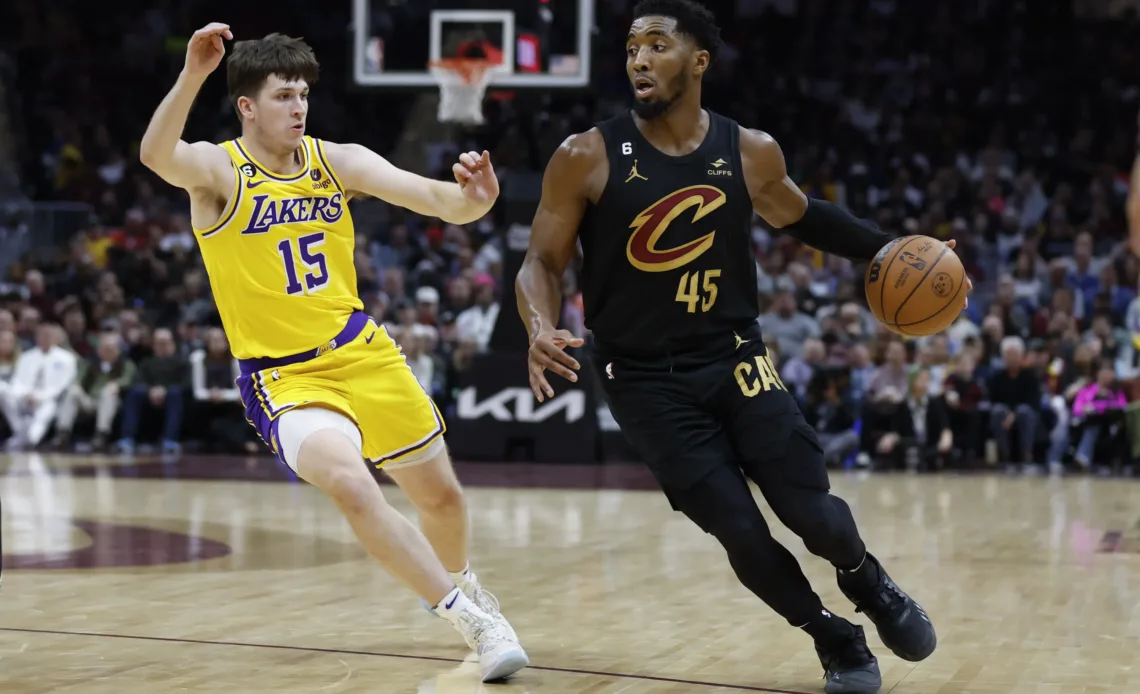 Mitchell upstages LeBron at home, Cavs down Lakers 116-102