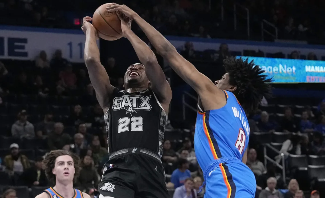 Williams scores 27 points, Thunder push Spurs' skid to 9