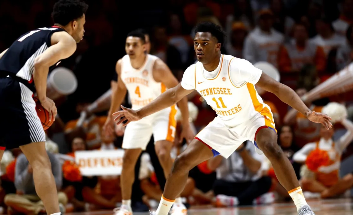 #4 Tennessee Overpowers Georgia with Relentless Defense in 70-41 Rout