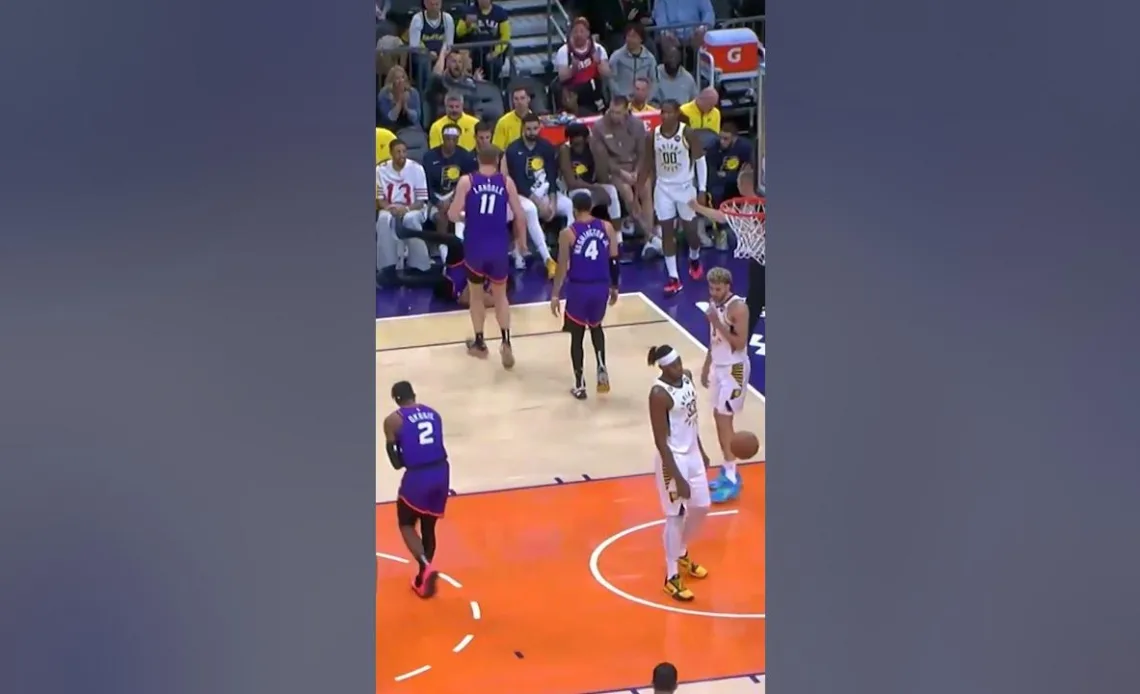 Damion Lee converts on a clutch 4-point play. | Phoenix Suns #shorts